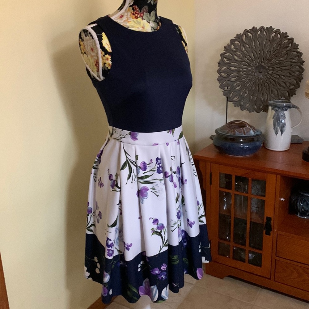 Beautiful Sleeveless Vince Camuto Dress!